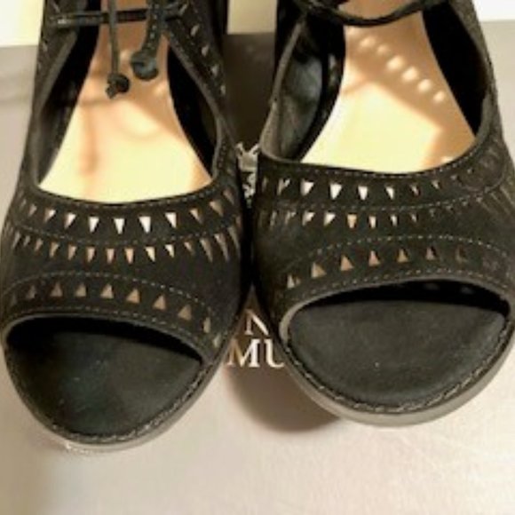 12M Vince Camuto Suede peep toe black shoe bootie - Picture 8 of 13